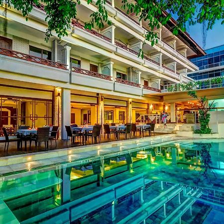 Kuta One Party Hotel Exterior foto