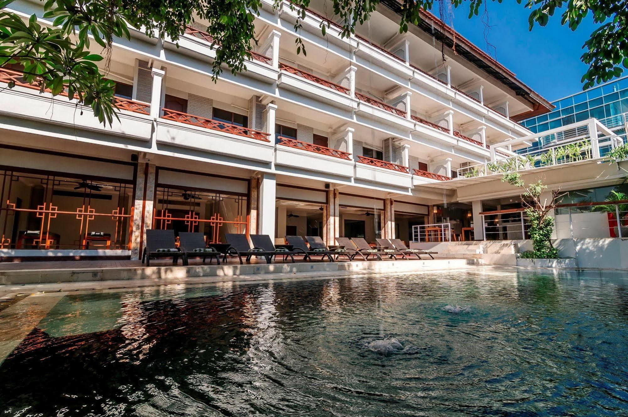 Kuta One Party Hotel Exterior foto