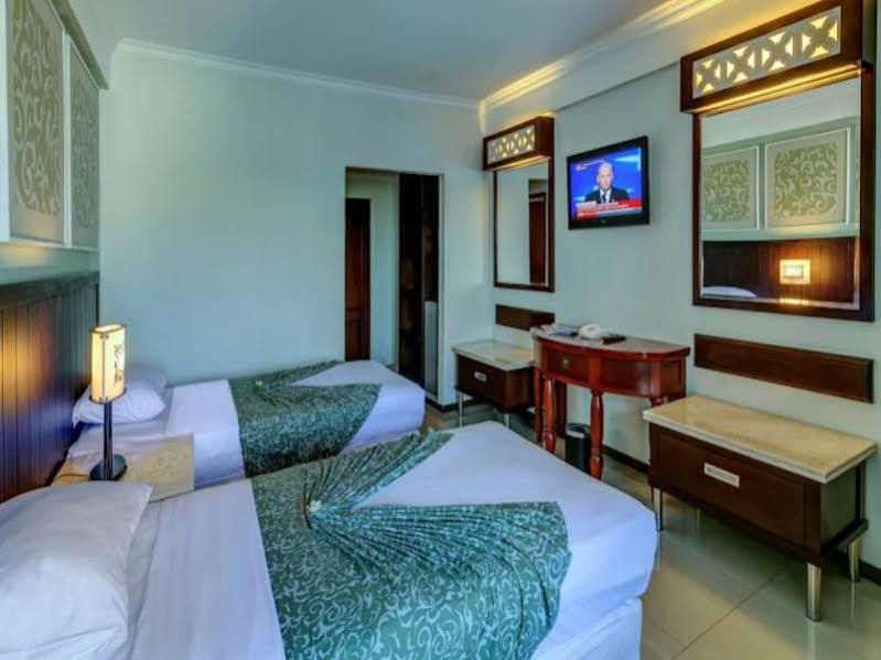 Kuta One Party Hotel Exterior foto